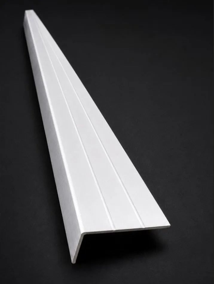 10x25mm Çizgili Köşe Profili