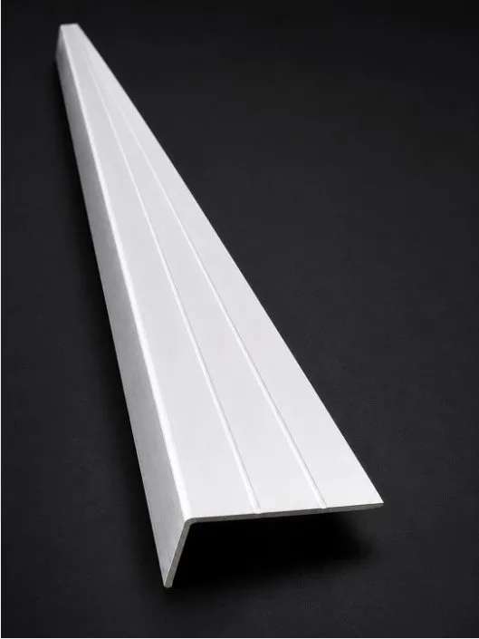 10x25mm Çizgili Köşe Profili