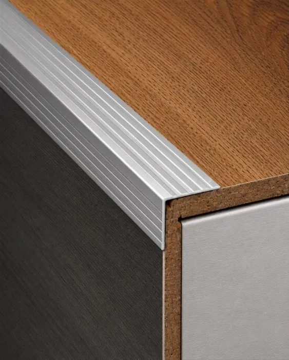 25x25mm Çizgili Köşe Profili