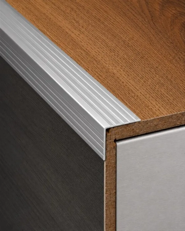25x25mm Çizgili Köşe Profili